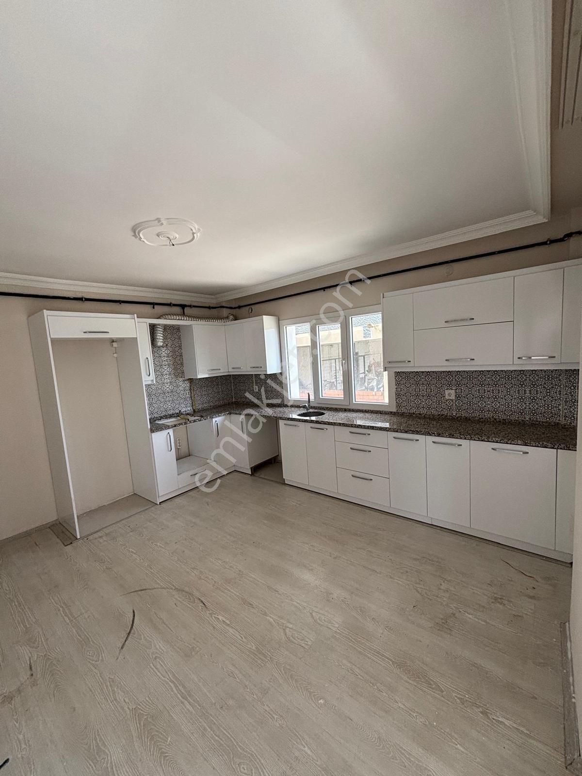 Turgutlu Eymen Emlak'tan Selvilitepe Mh. Site İçerisinde Satılık 3+1 Doğalgazlı Daire 🏡
