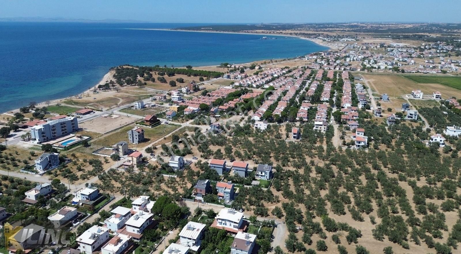 Bozcaada Feribotuna Ve Plaja Yakın Konumda İmarlı Arsa