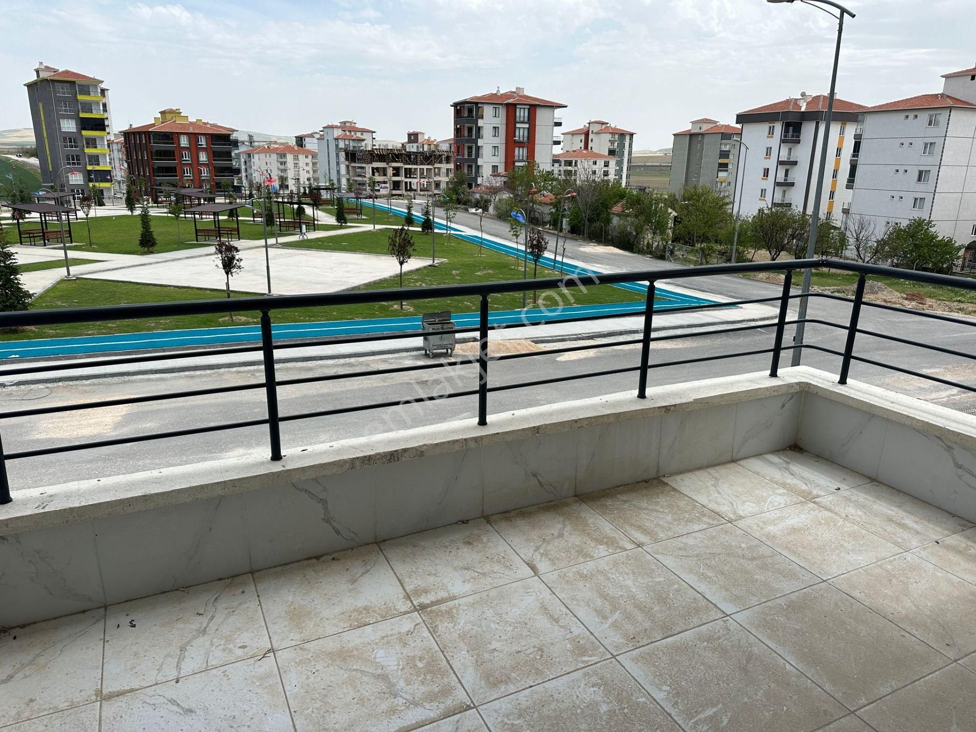İstiklal Mahallesinde Mükemmel Konumda 3 Cepheside Açık Park Manzaralı Ara Kat Sıfır Daire...