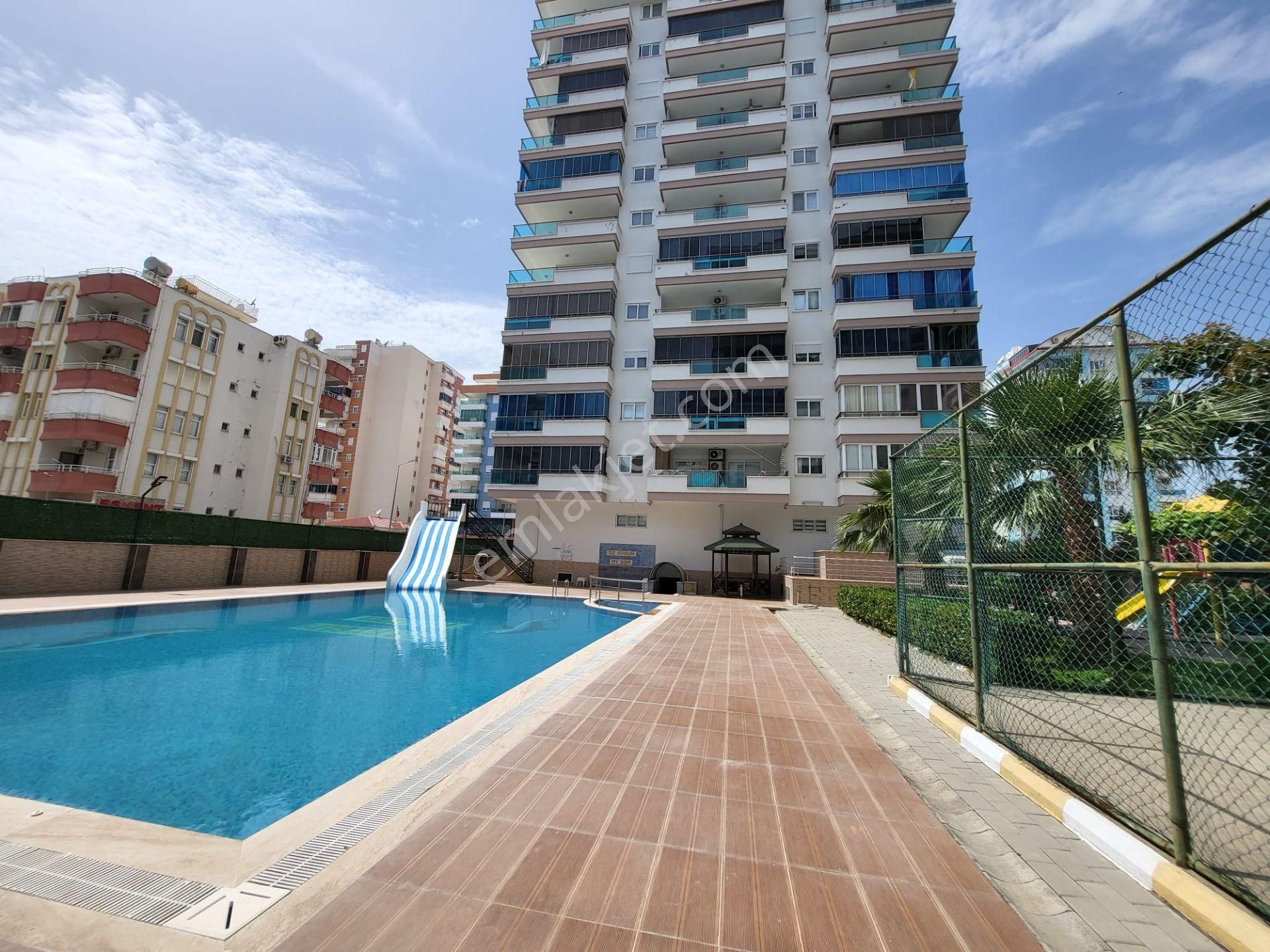 Alanya Mahmutlarda Site İçerisinde Satılık 1+1 Daire