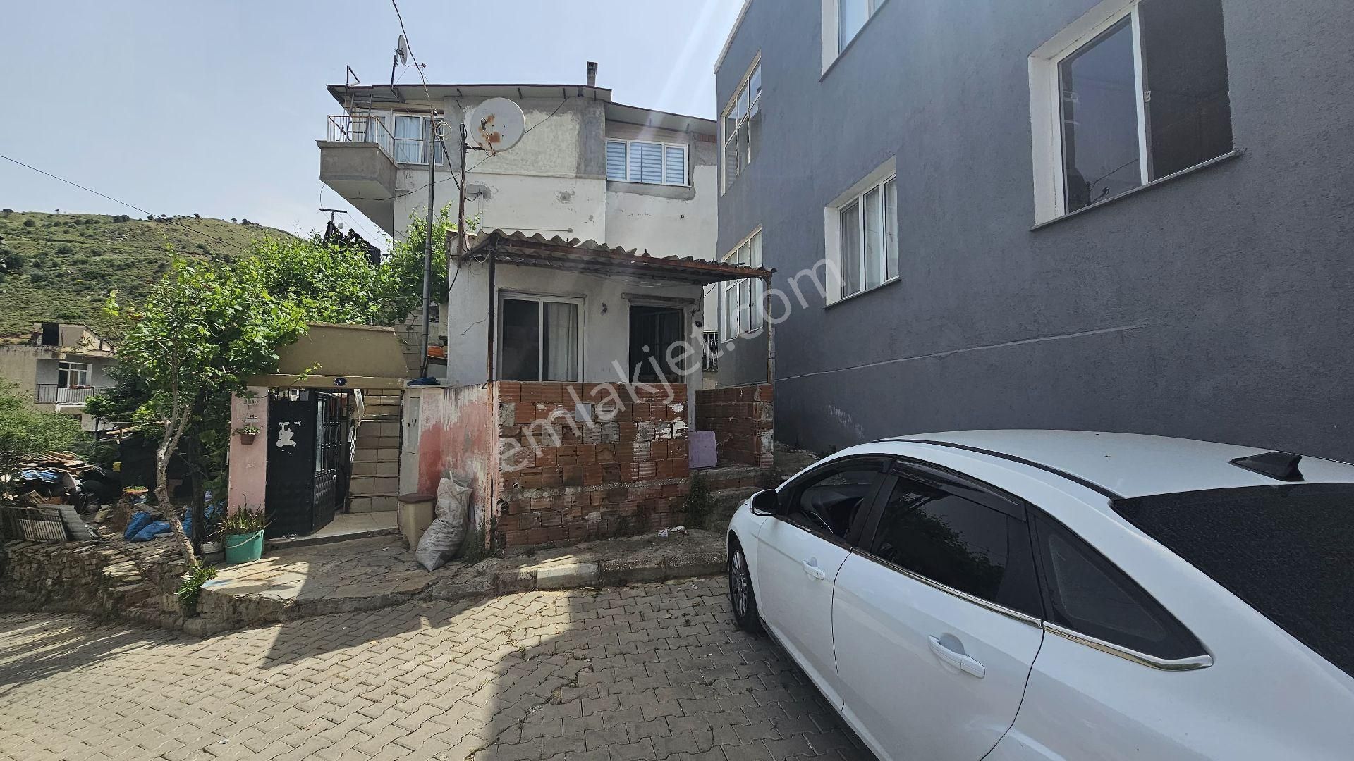 Güzelbahçe Mustafa Kemalpaşa Mahallesi'nde Deniz Manzaralı, Yatırımlık Müstakil Ev