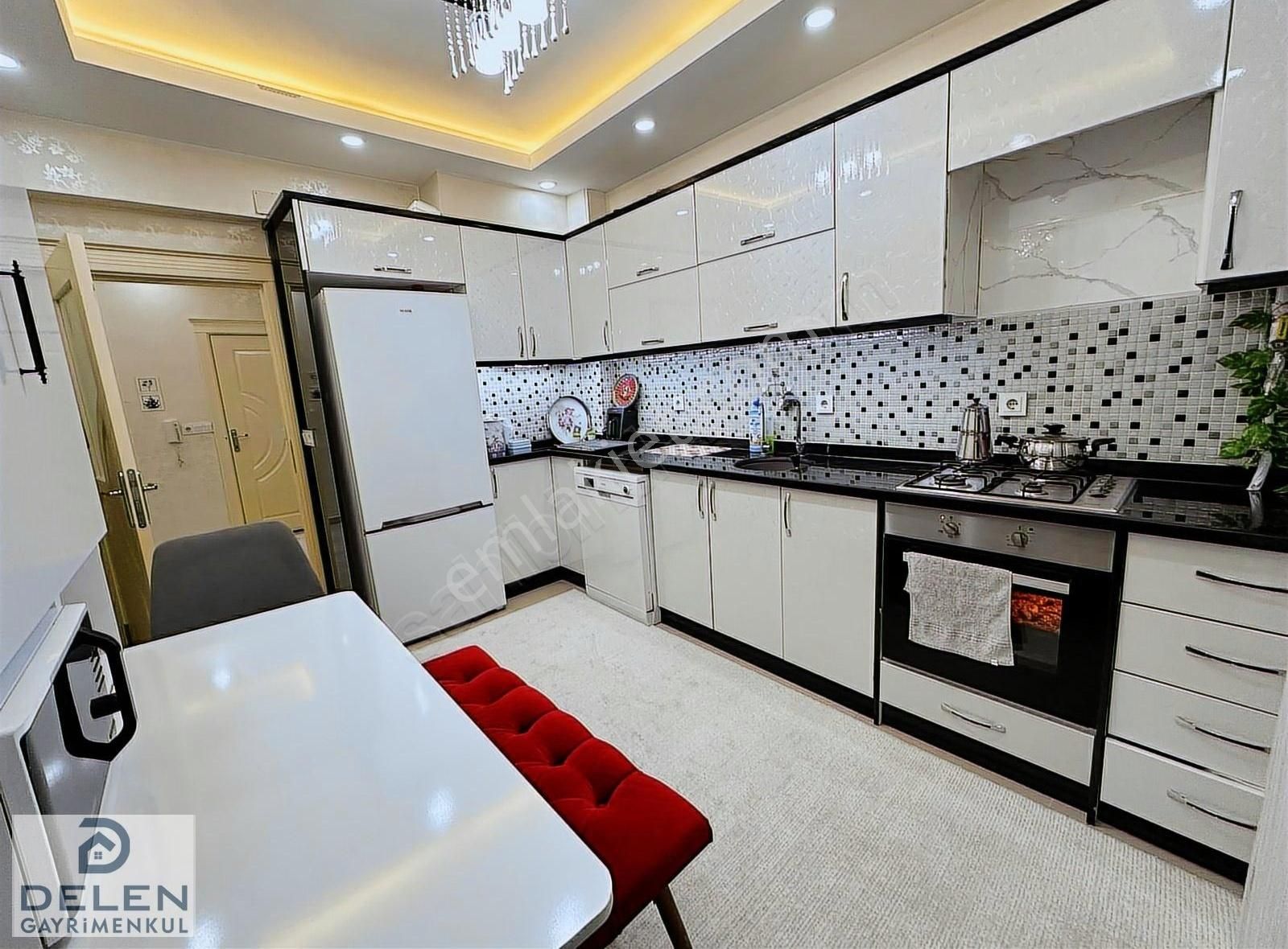 Delen Gayrimenkulden Okul Karşısı Ara Kat 2+1 Daire