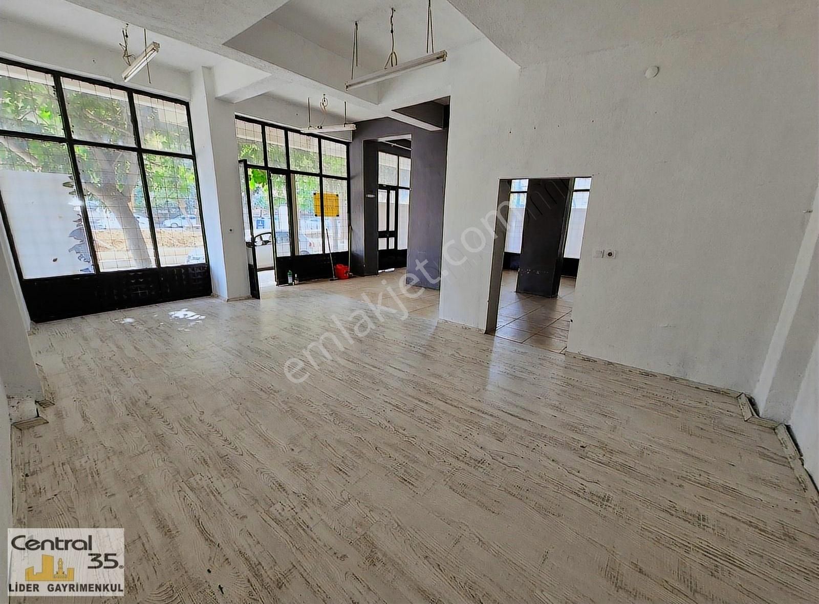 Central 35 Lider'den Akıncılar Köşe Dükkan Önü Açık 84 M2