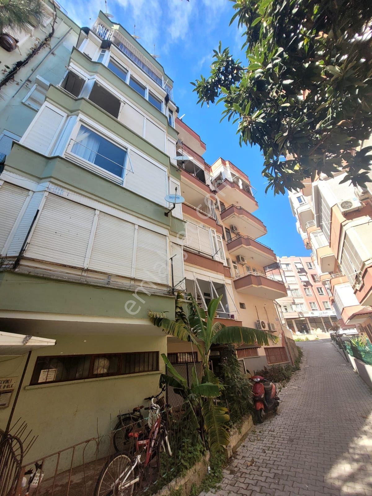 Kızlarpınarı Mahallesinde Satilik 2+1 Daire