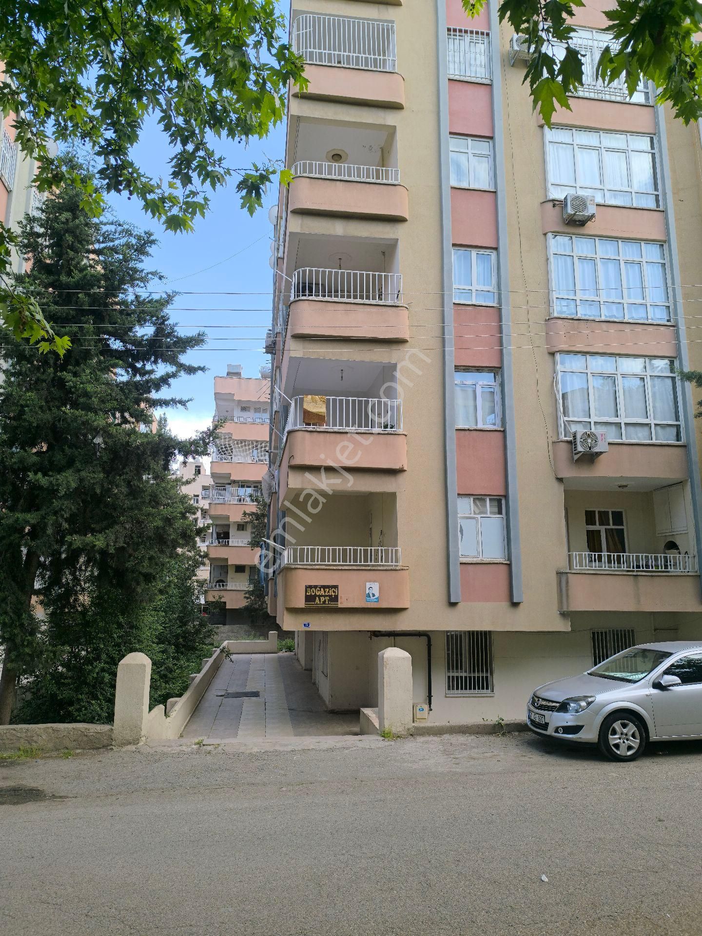 Mirza Emlak'tan Veysel Karani Mah. 3+1 Satılık Daire
