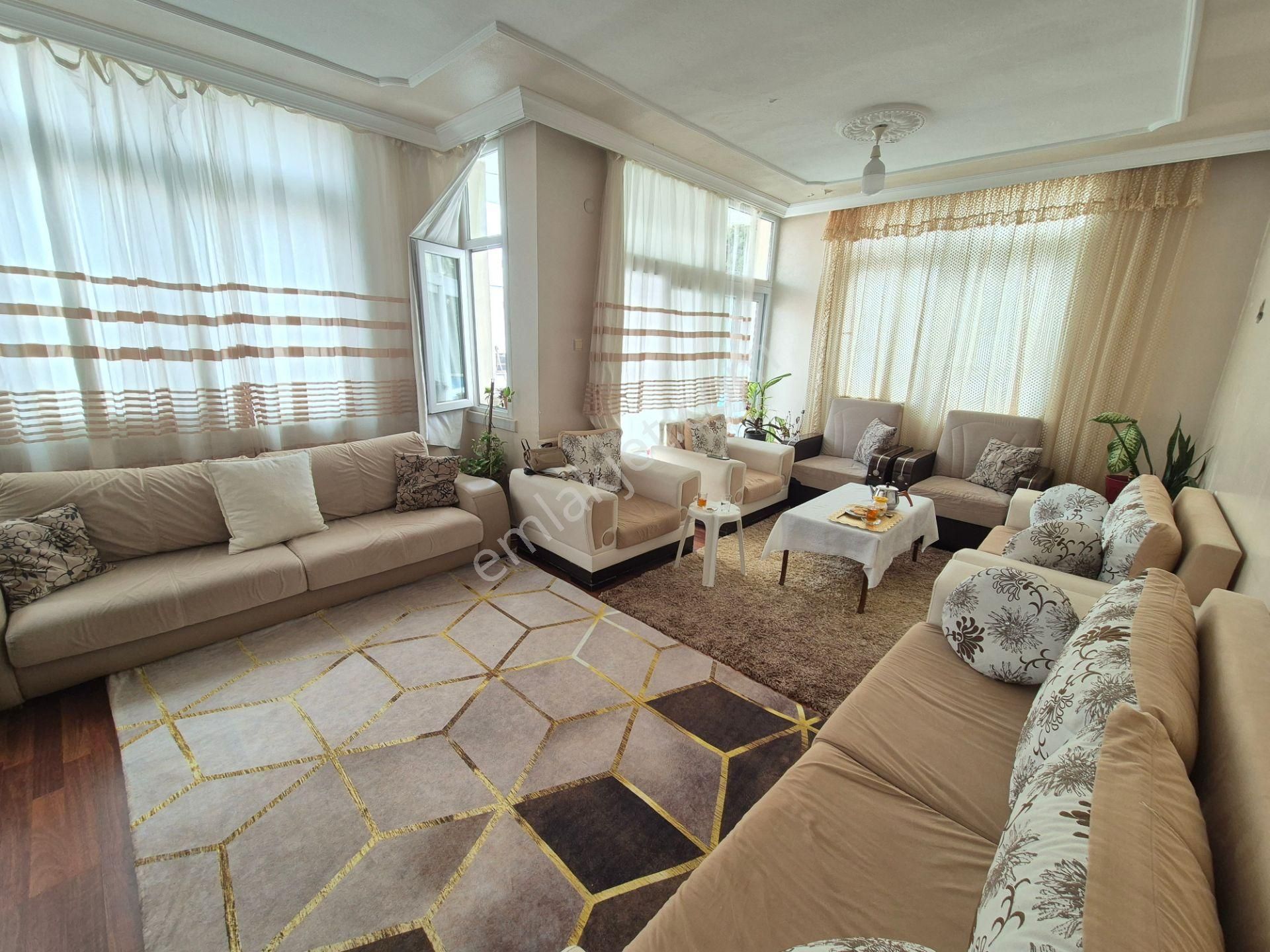 Prestijden Aydınlıkevler'de Forum Civarı Temiz 3+1 Daire