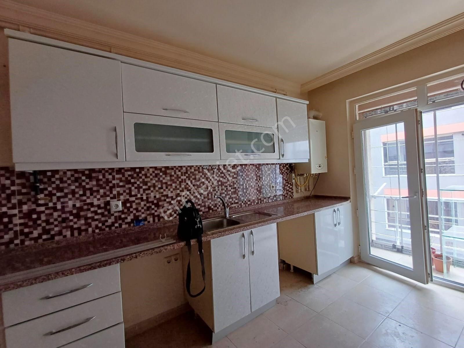 Recep Ümit Emlak'tan Kumlubel Mahallesi'nde Ebeveyn Banyolu Kiralık 3+1 Daire