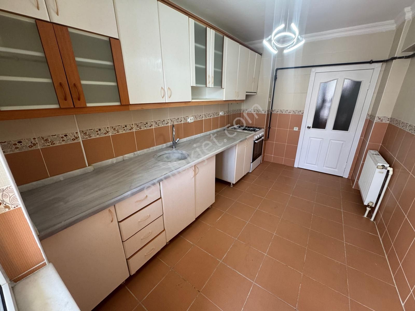 Ulukan'dan Osmanlı Mah'de Site İçerisinde Ara Kat Geniş M2 3+1