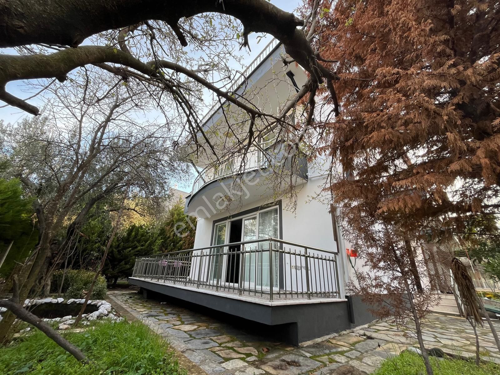 Akçayda 4+1 Triplex Geniş Bahçeli Harika Villa