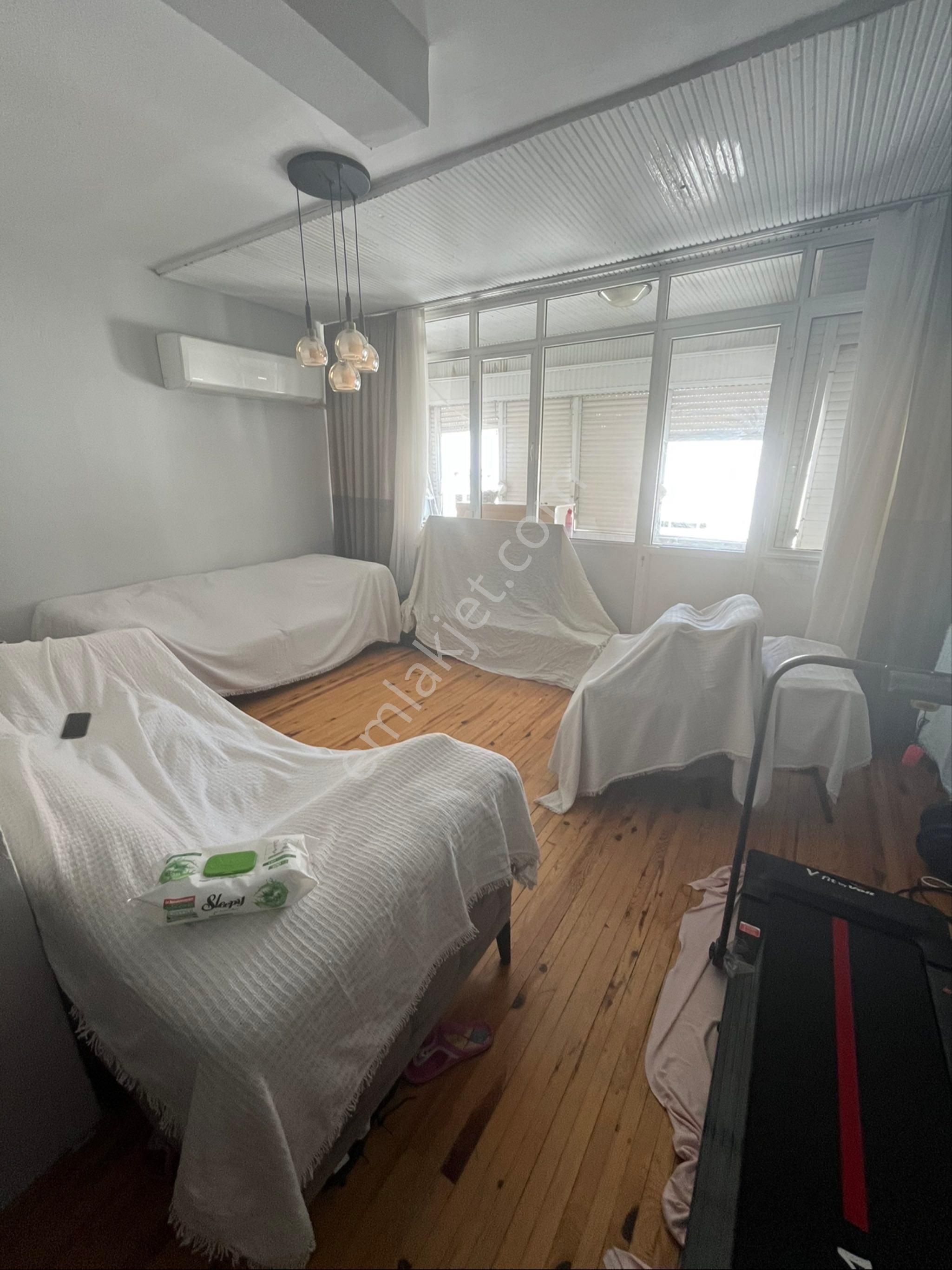 Ogün'den Güzelyalı Merkezde Bakımlı Ferah Satılık Daire