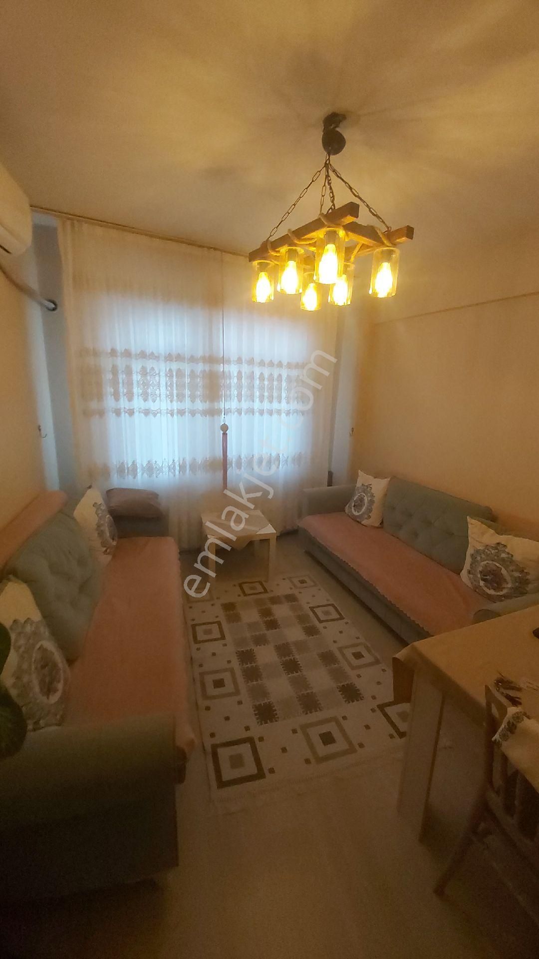 Beyoğlu Kasımpaşa Küçükpiyale Eşyalı Doğal Gazlı 2+1 Daire 70m2 Aile Apartmanı