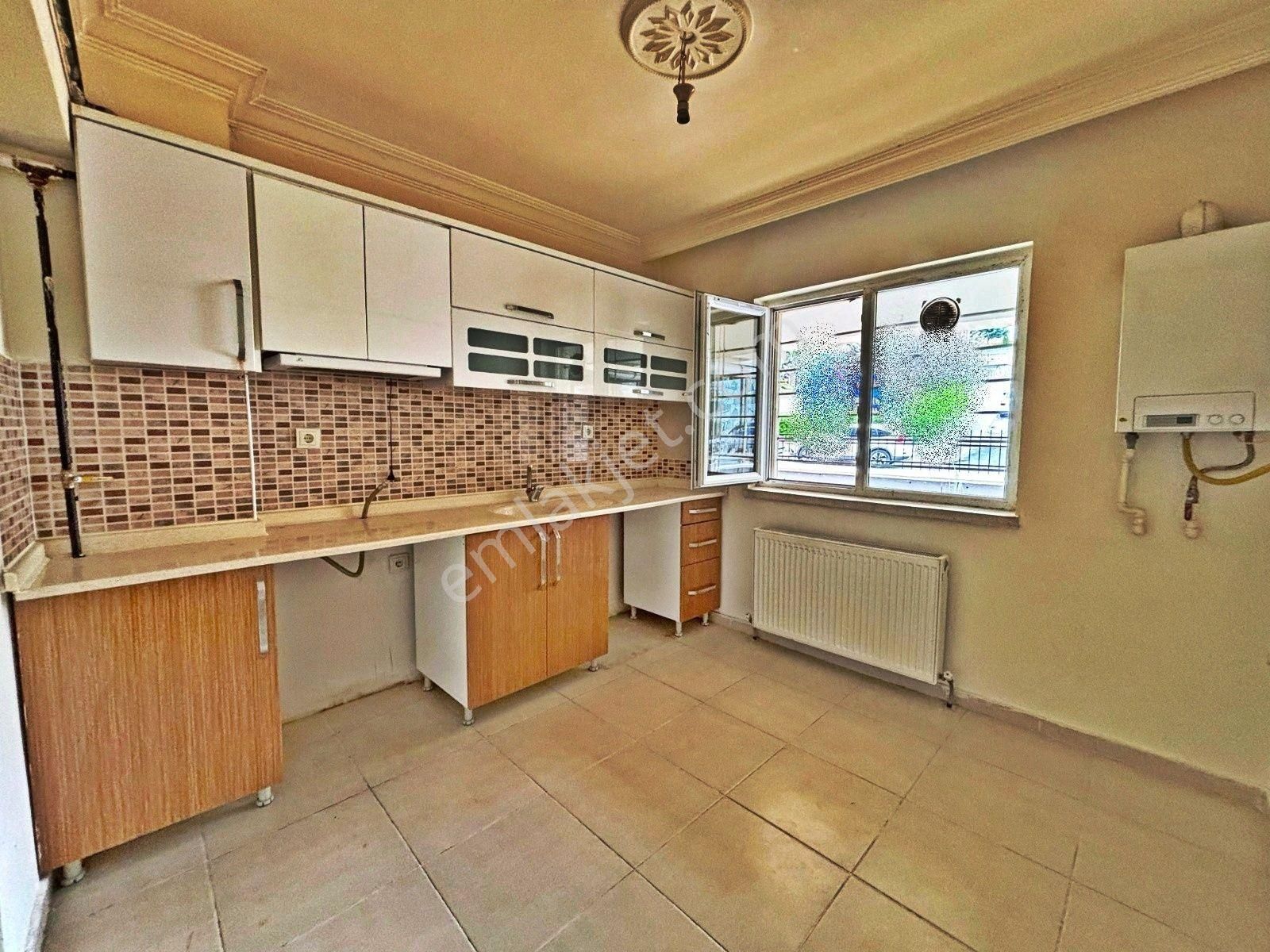 Tüm Caddelere Yakın!! Kat Konumunda Teras Balkon Tek Bloklu Site