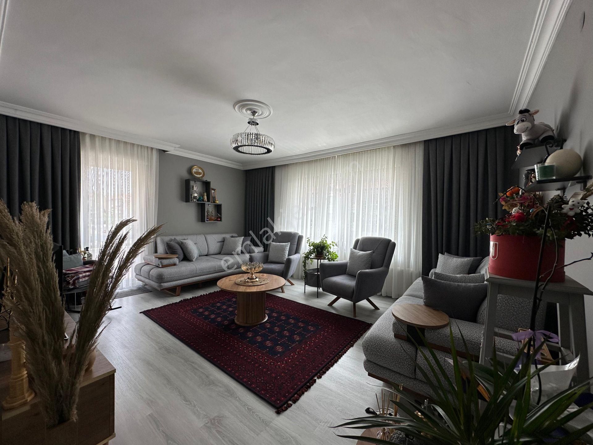 Baltacılar Cadde Üzerinde Lüks Yapılı Bağımsız Krediye Uygun 3+1