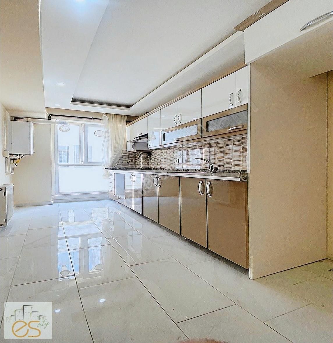 Esenyurt Kıraçta Butik Site İçi Geniş M2 2+1 Arakat Daire