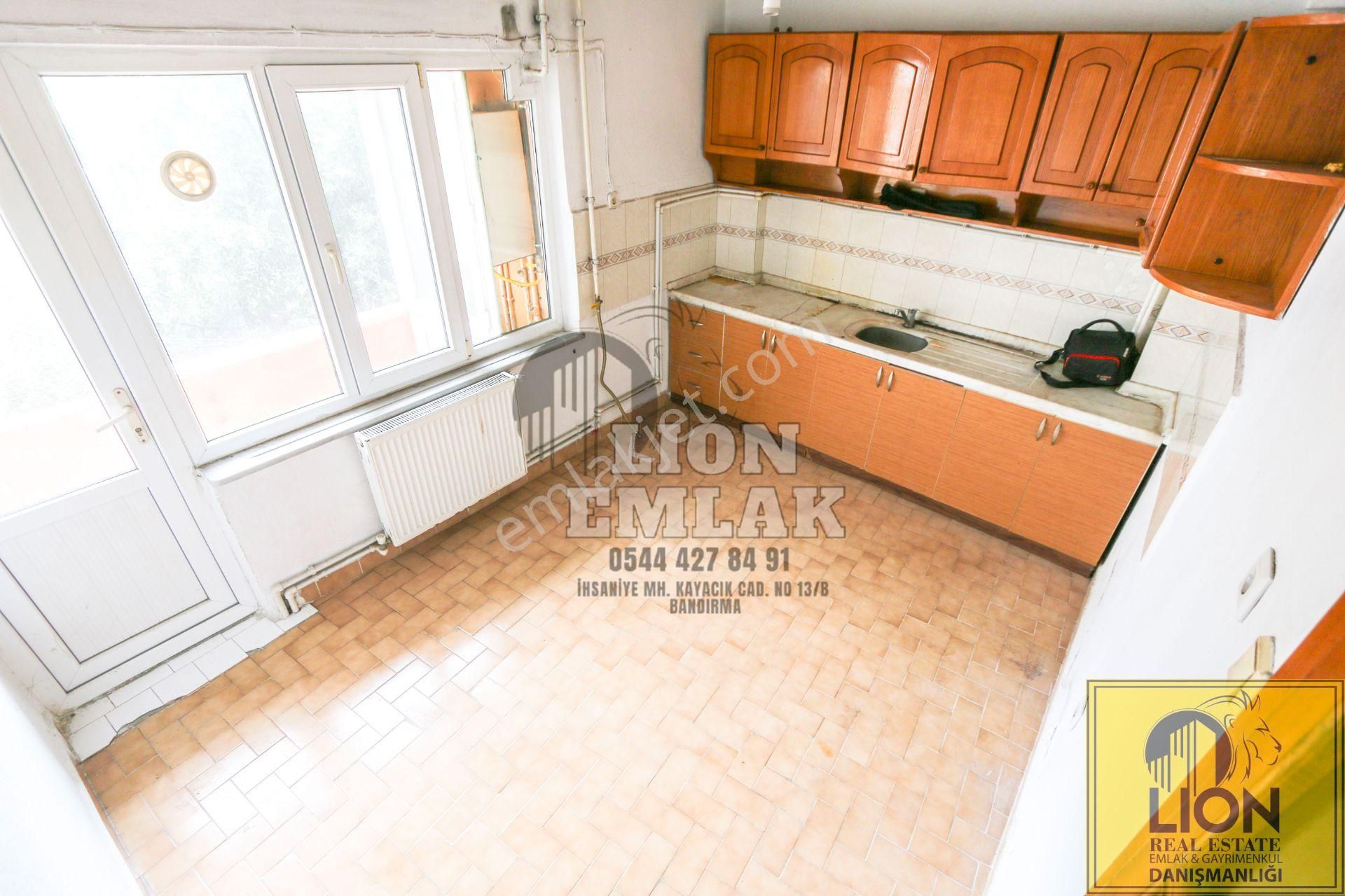 Bandırma Paşabayır'da İşlek Ana Cadde Üzeri Satılık 2+1 Daire