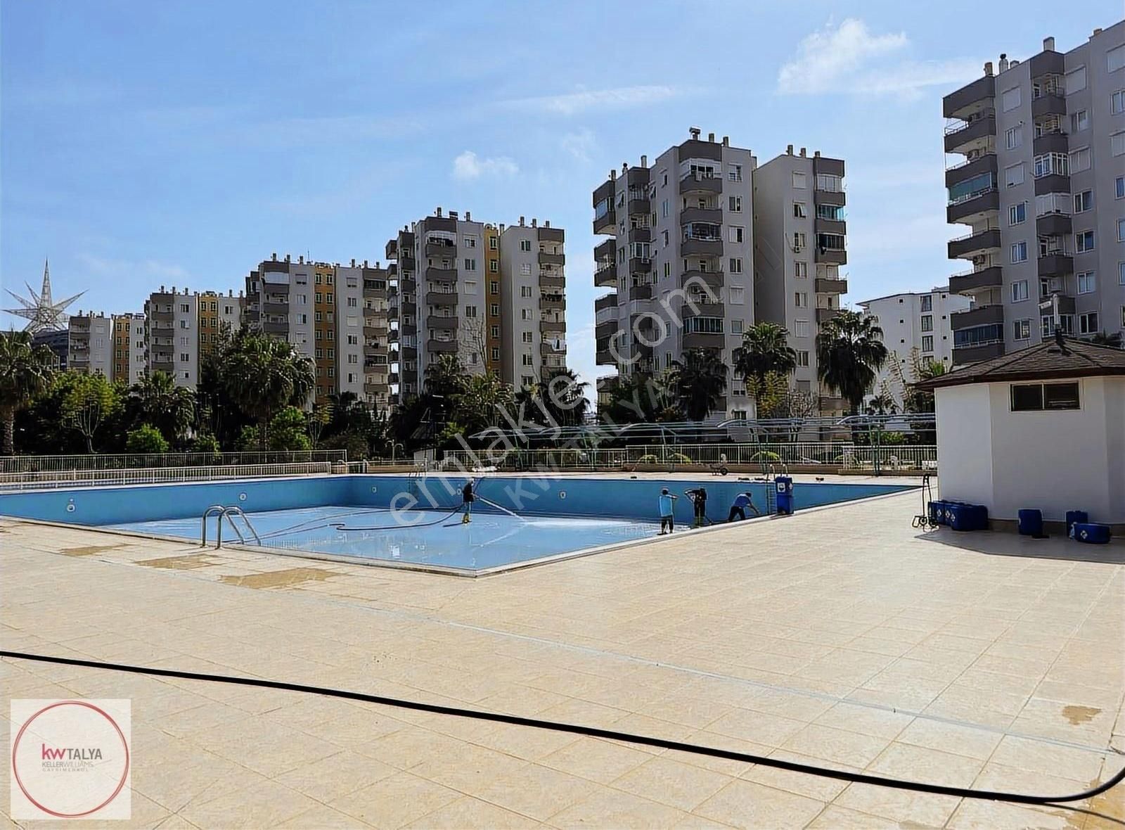 Kemerağzı Oteller Bölgesinde Havuzlu Sitede Eşyalı Kiralık 3+1