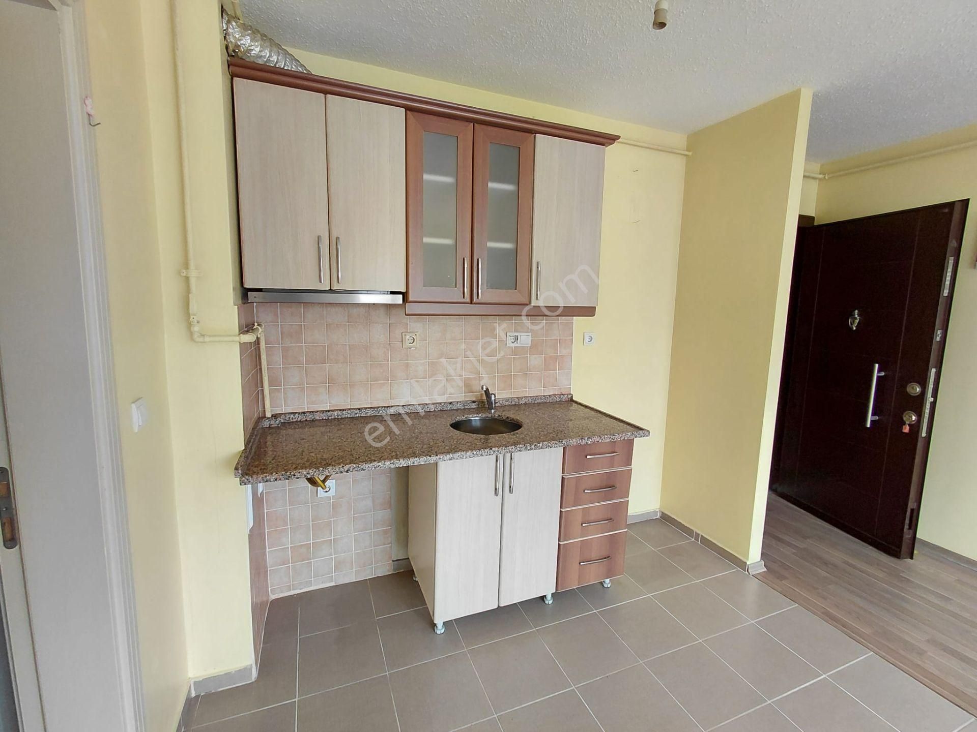 Emrah Çiftci'den Meram Gödene Toki Sit.kiralık 1+1 Arakat Bakımlı Daire