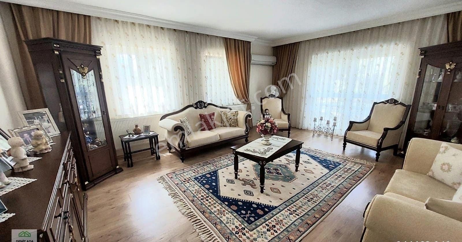 Kuşadası Ege M. Havuzlu Sitede 3+1 Satılık Geniş Daire