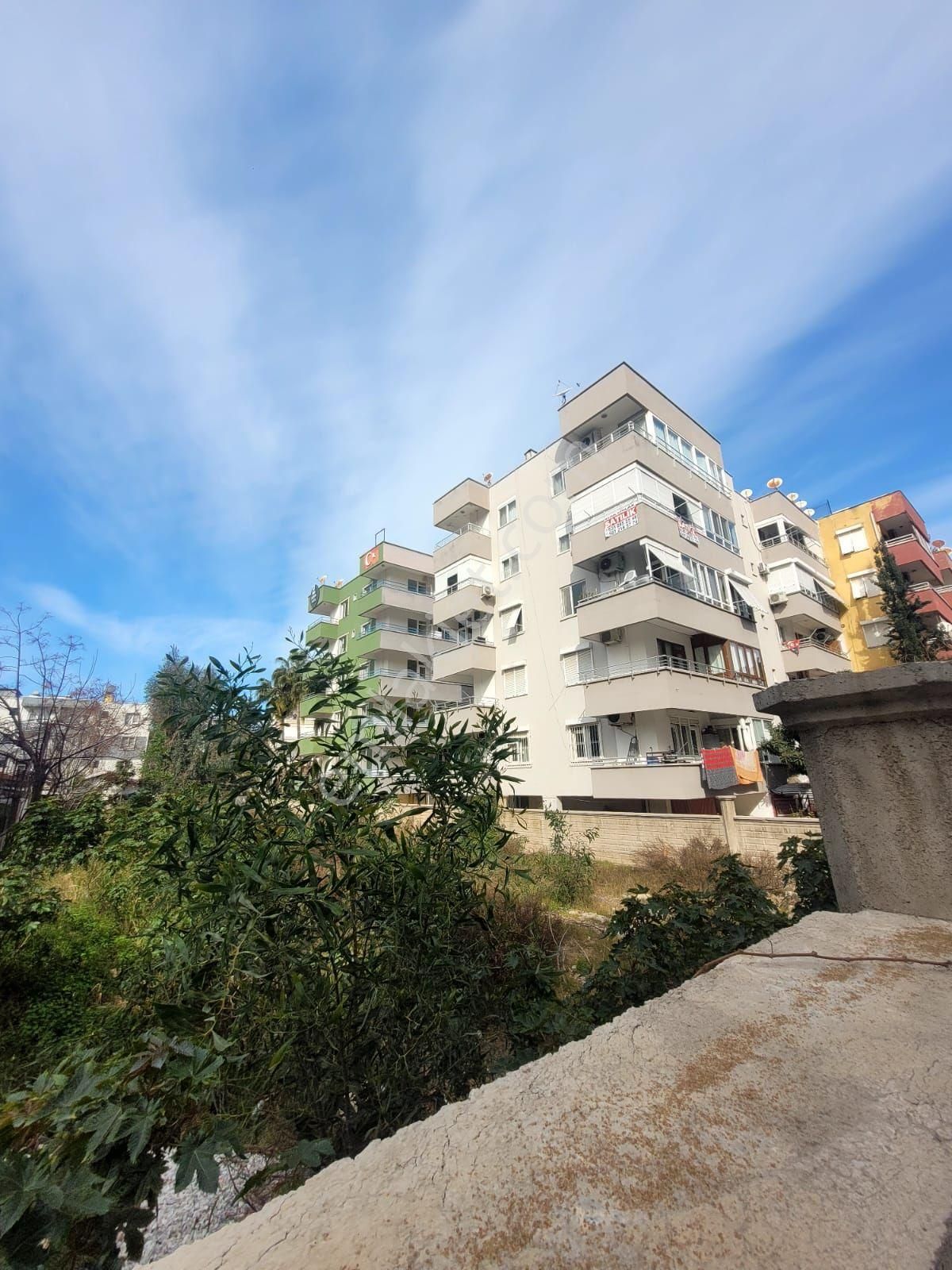 Güllerpınarı Mahallesinde Satılık 3+1 Daire