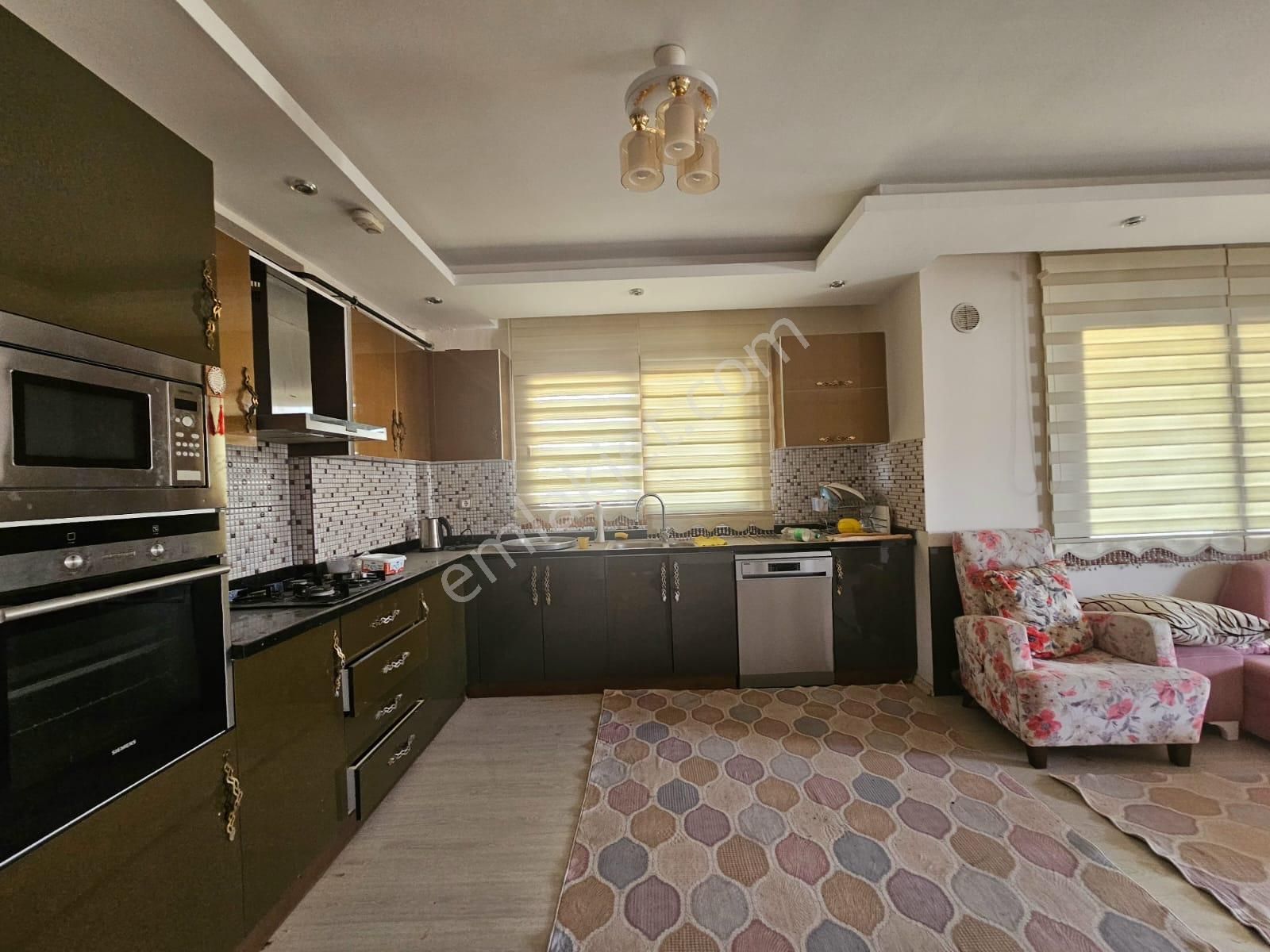 Karınca'dan Eski Mezitli Mh'de Villa Tipi Eşyalı Satılık 3+1 !
