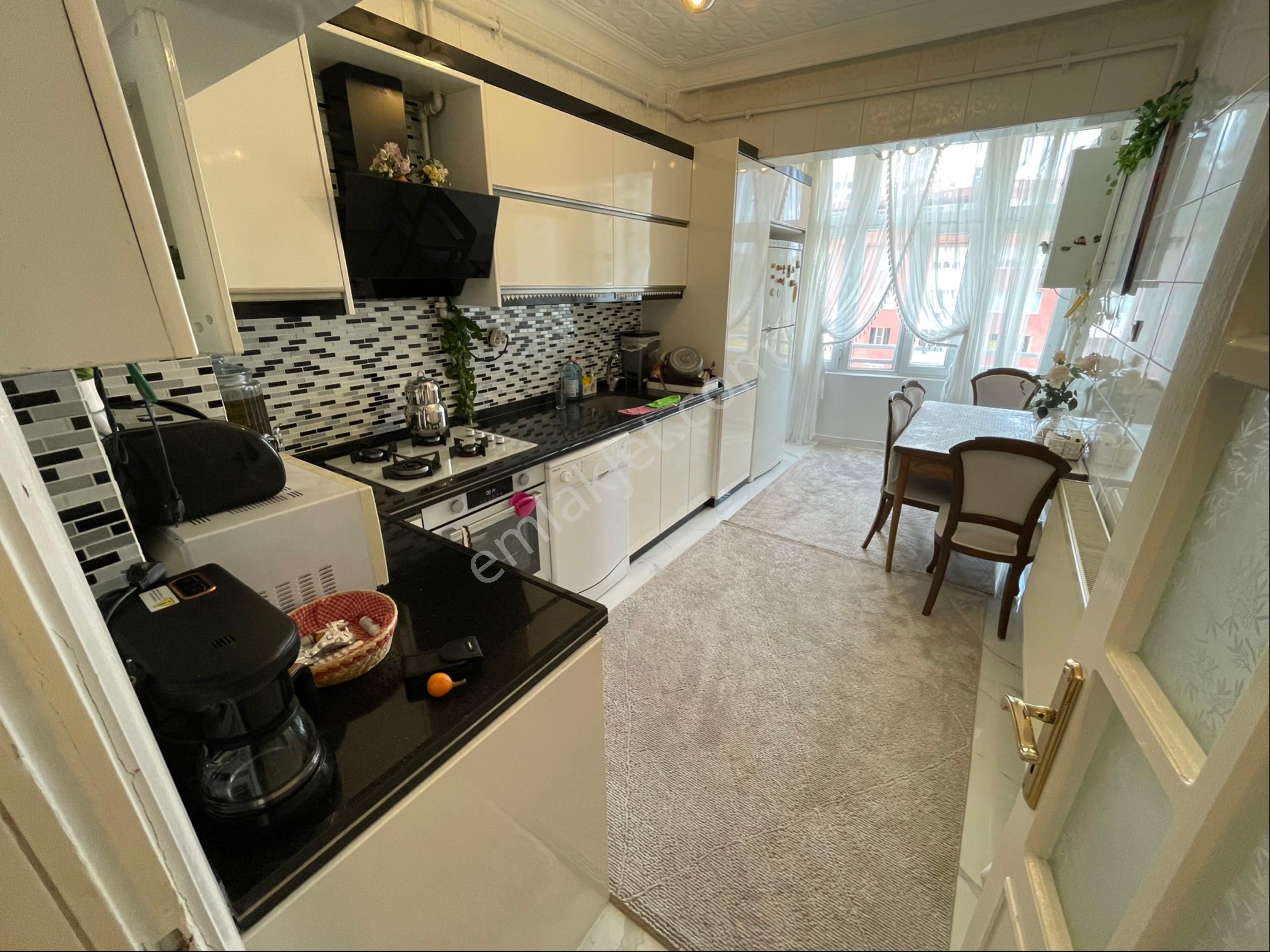 Güvenevler Mahallesinde Orman Manzaralı Satılık 3+1 Daire