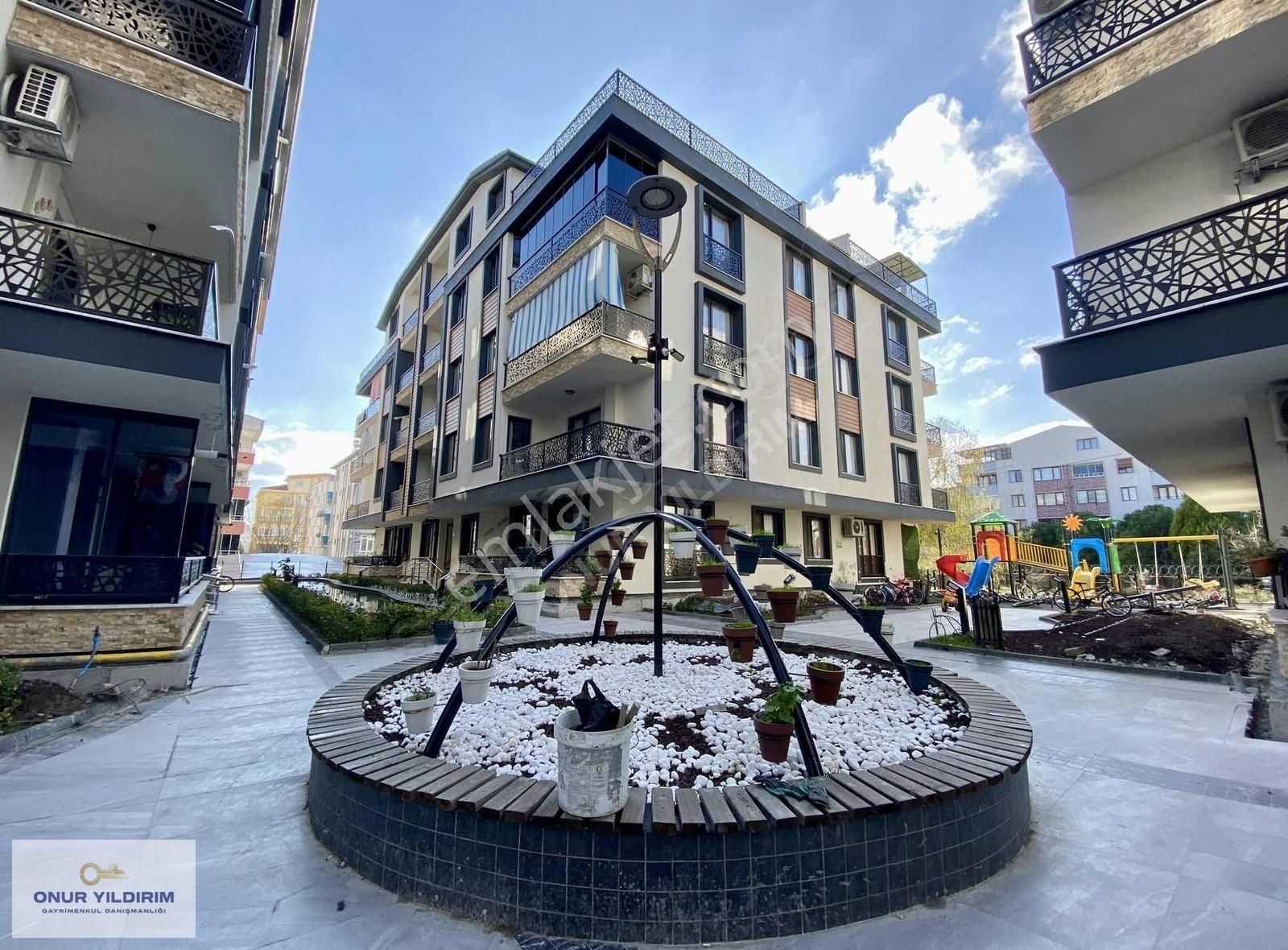 Onuryıldırım Dan İkizçayda Otoparklı Havuzlu Lüx 1+1 Daire