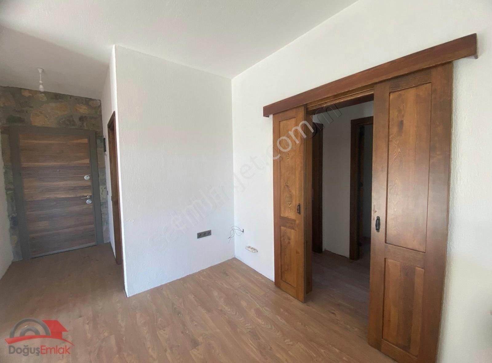 Doğuş Emlak'tan Satılık 4 Dönüm Tarla Ve 108 M2 Havuzlu Taş Ev - Görsel 3