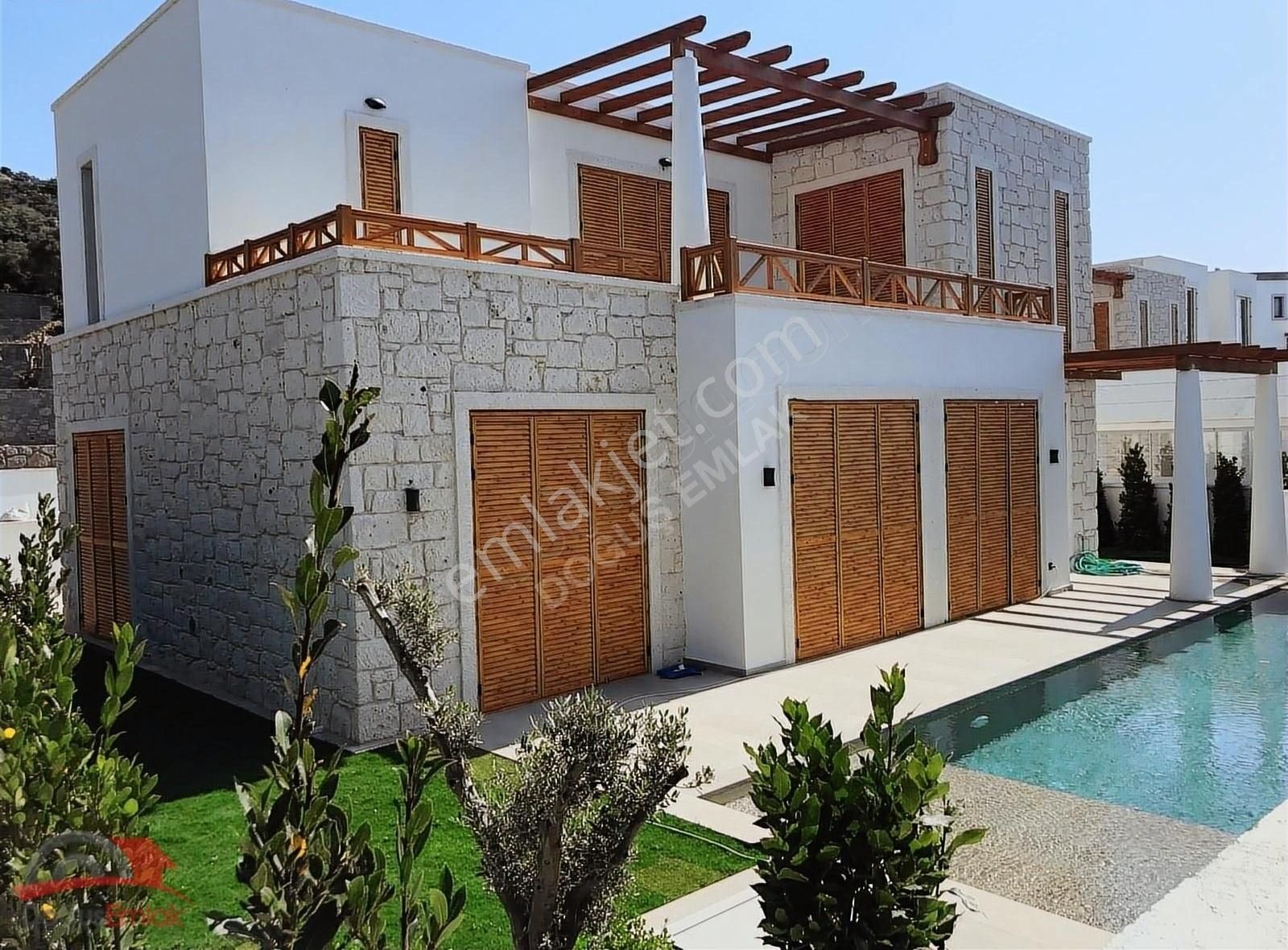 Doğuş Emlaktan Gümüşlük Müstakil Havuzlu 350m2 Bahçeli 4+1 Villa