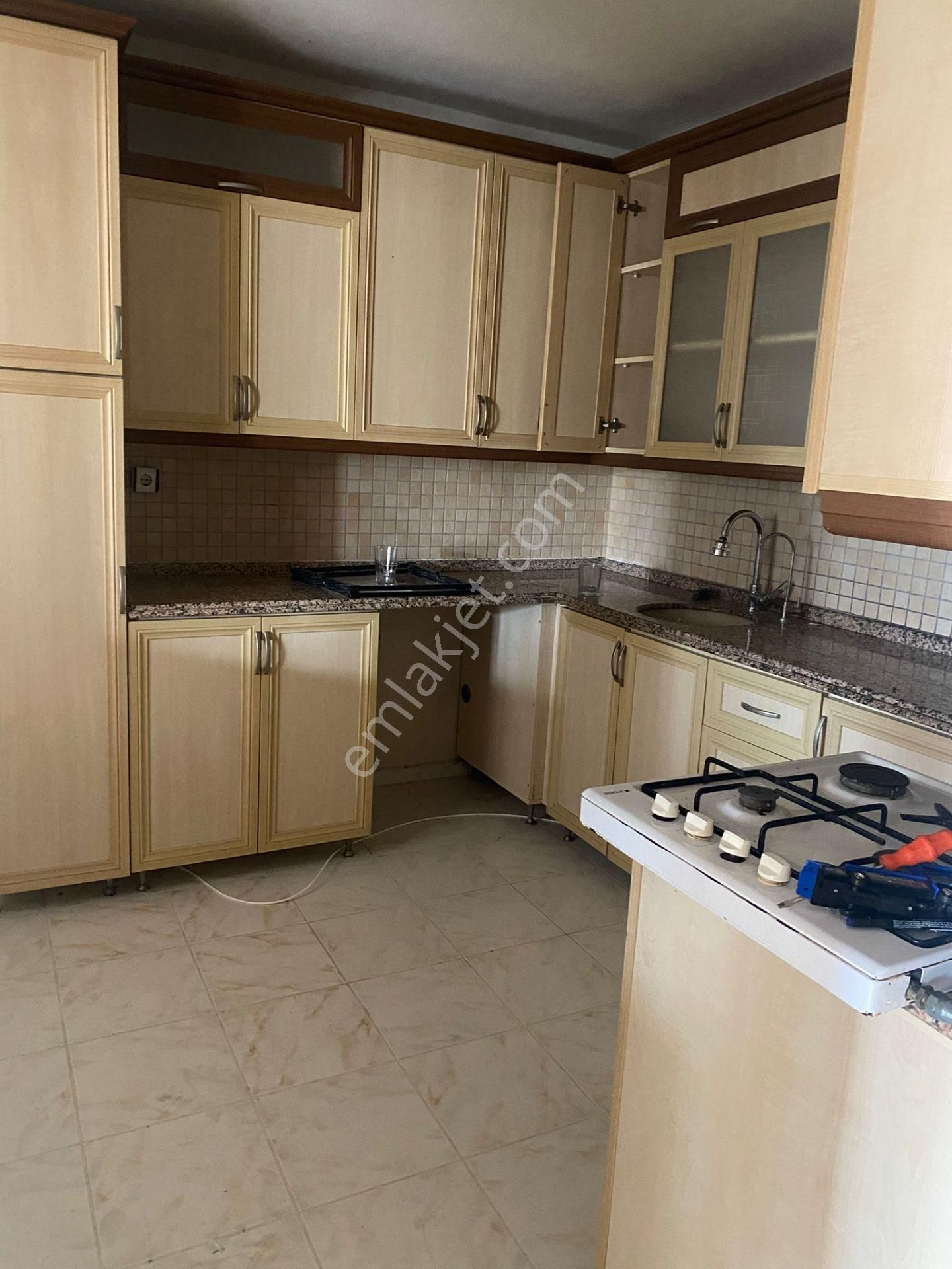 Uncu Bozkoy Mahallesi 3+1 120 M2 5 Katlının 3 Katı Kapalı Mutfak Kombi Doğalgazlı