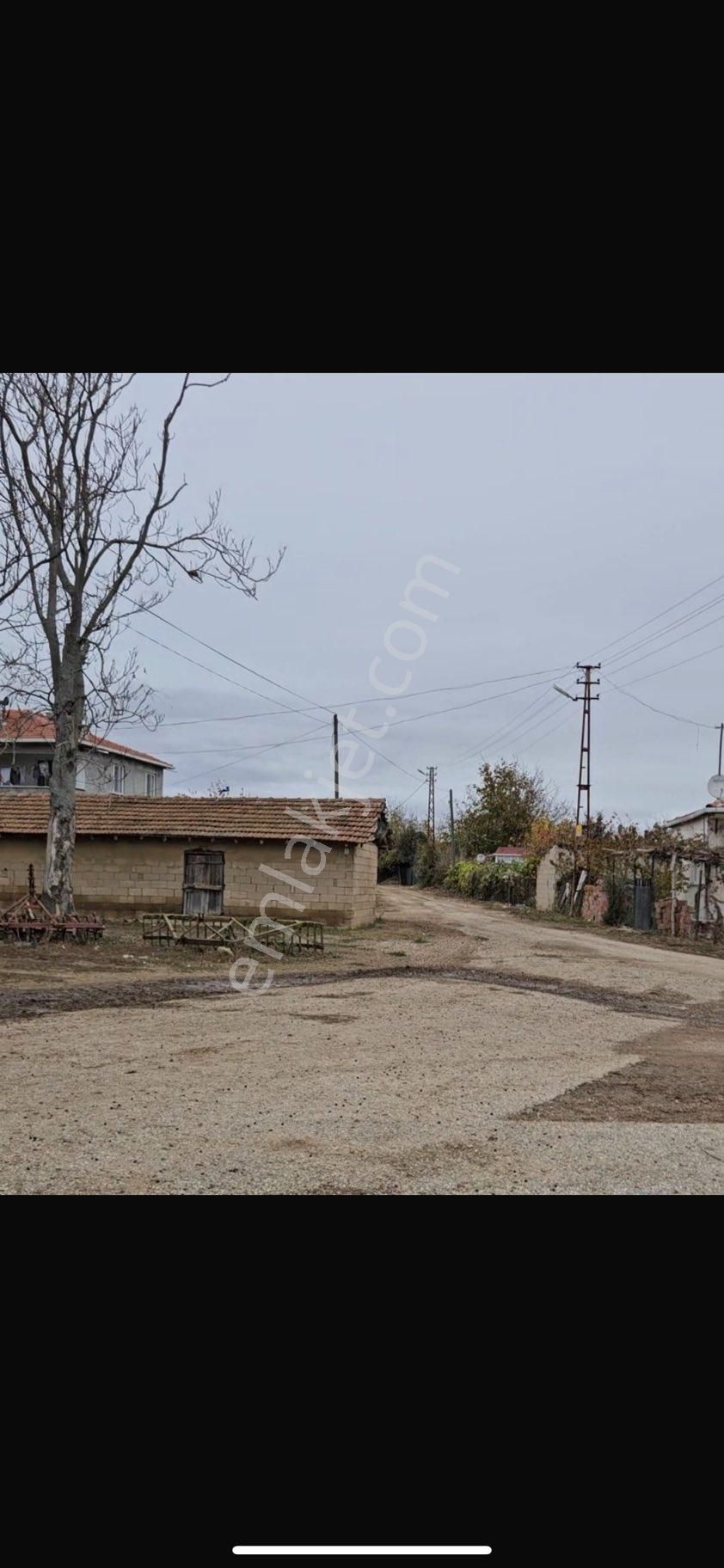 Sütlüce’de Köy İçinde Arsa