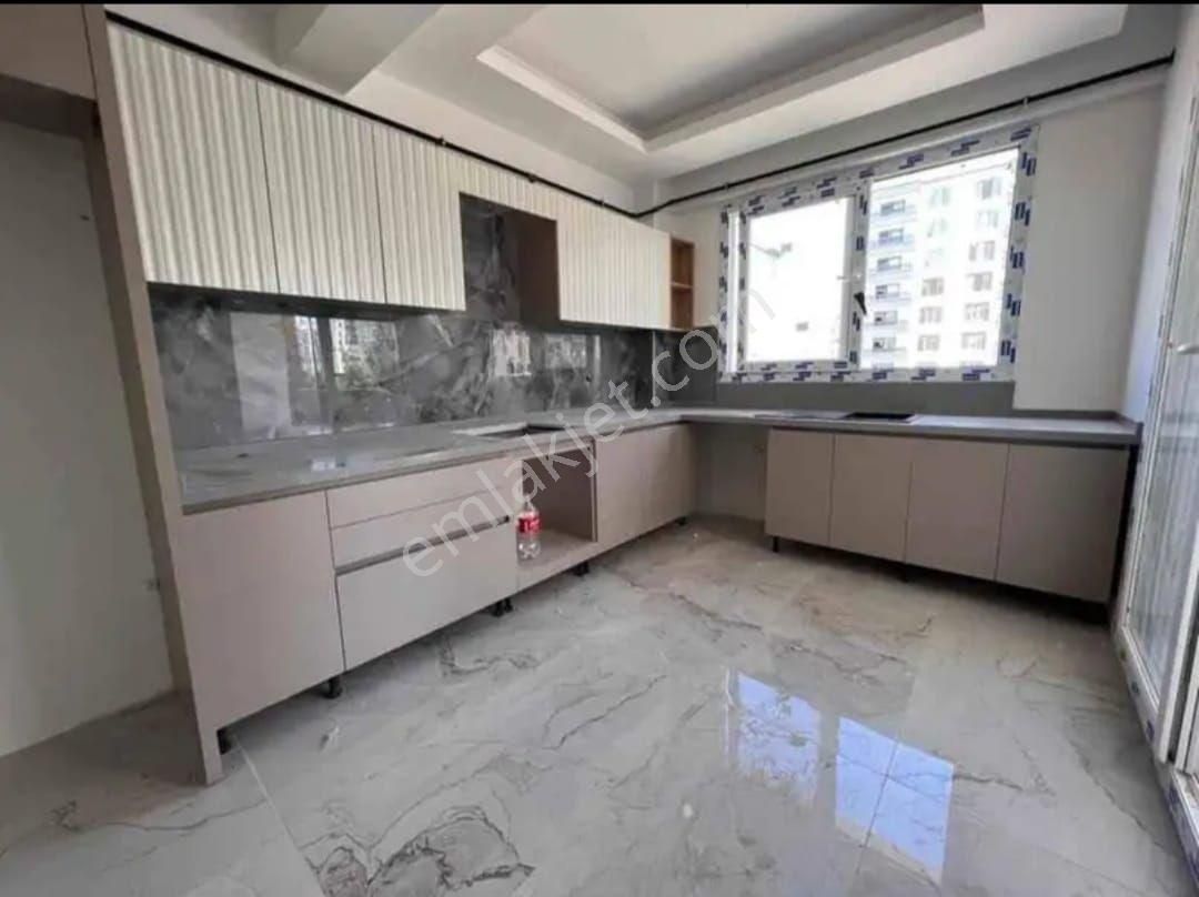 Nevroz Park Yanı, Selenyum Sitesi Son Kat 2+1 – Yol Cepheli, Ferah Daire!