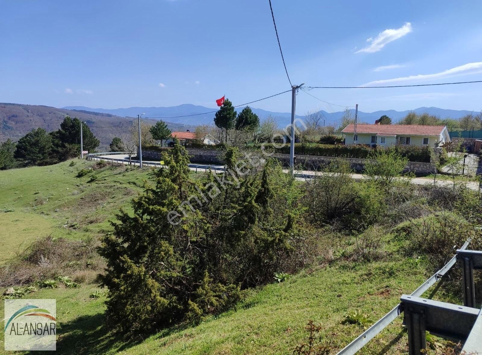 Kirazlı Köyünde Ana Yola 85 Metre Cephesi Olan Müstakil Parsel