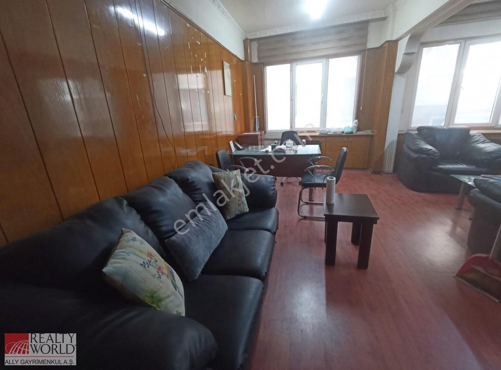 Kağıthane Merkezde Metroya Cok Yakın 1+1 Esyalı Kiralık Ofis