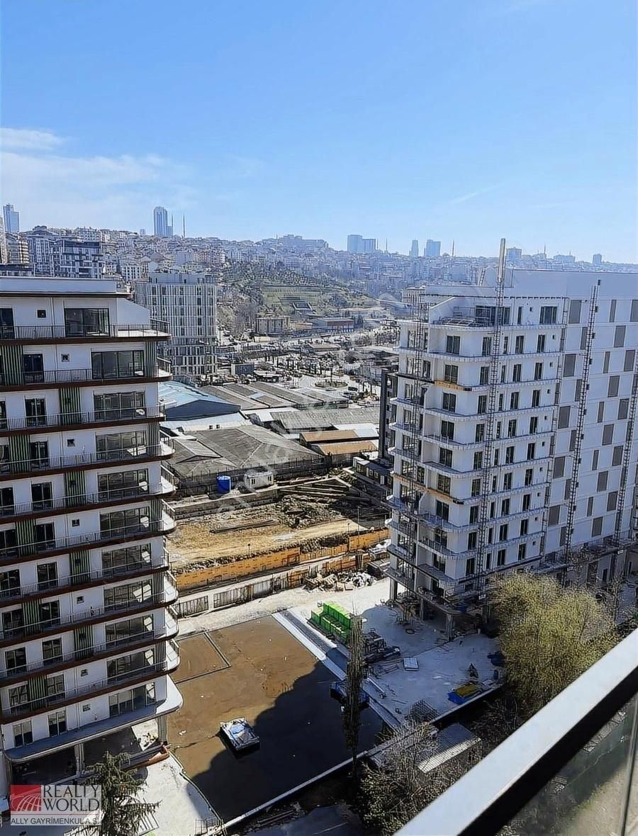 Kağıthane Atiye Resıdence'da Yüksek Kat Bauhaus Cepheli Satılık
