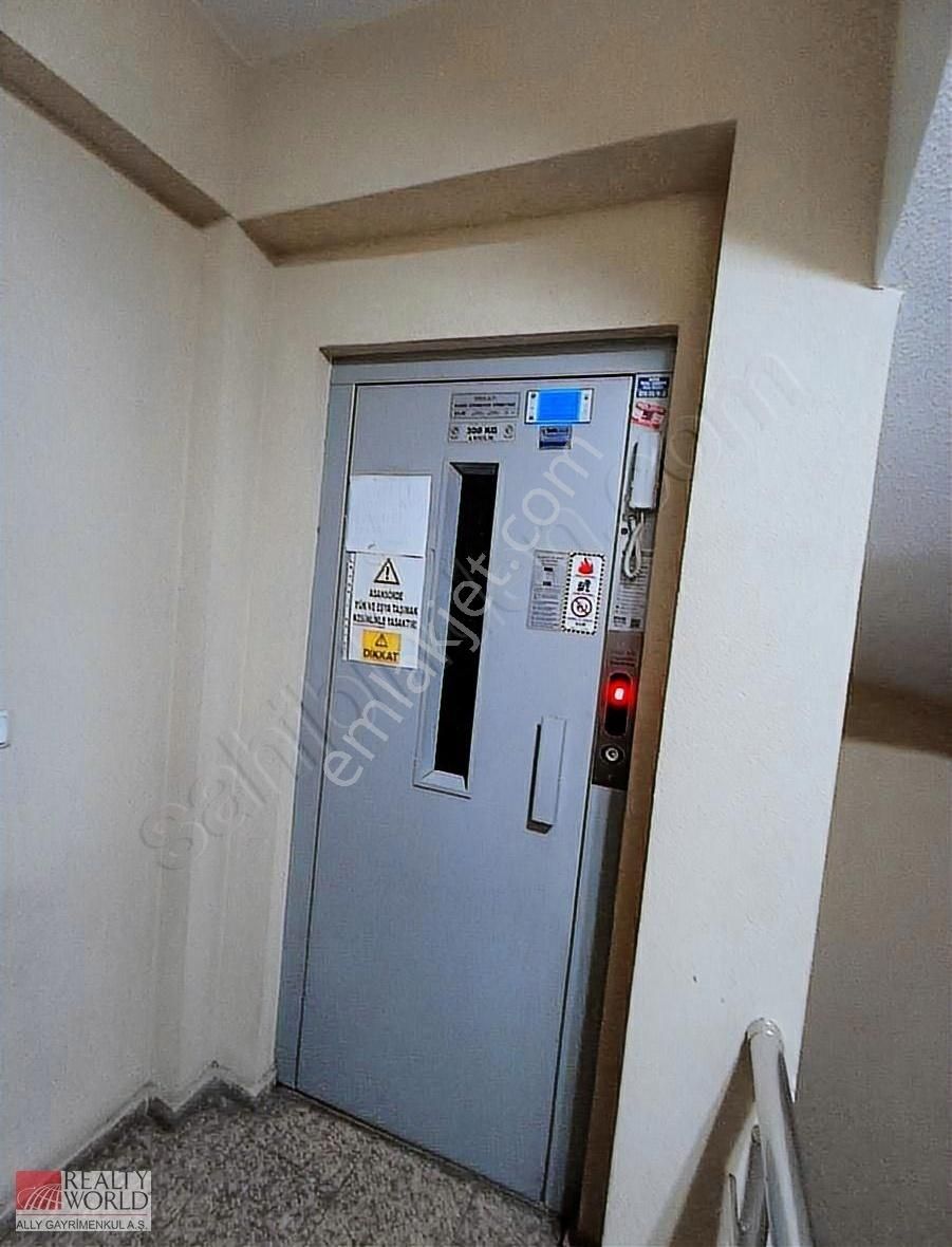 Ana Cadde Ve Adalet Sarayına Çok Yakın Ara Kat 1+1 Kiralık Daire
