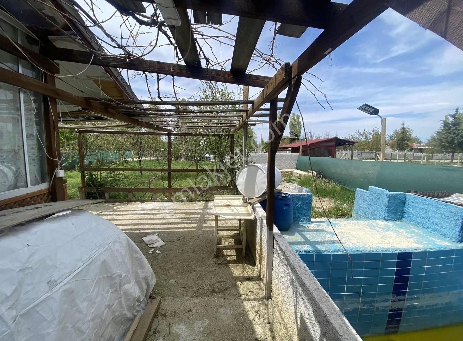 Yapı Kayıt Belgeli Akyurt Merkezde Havuzlu Bahçe Evi