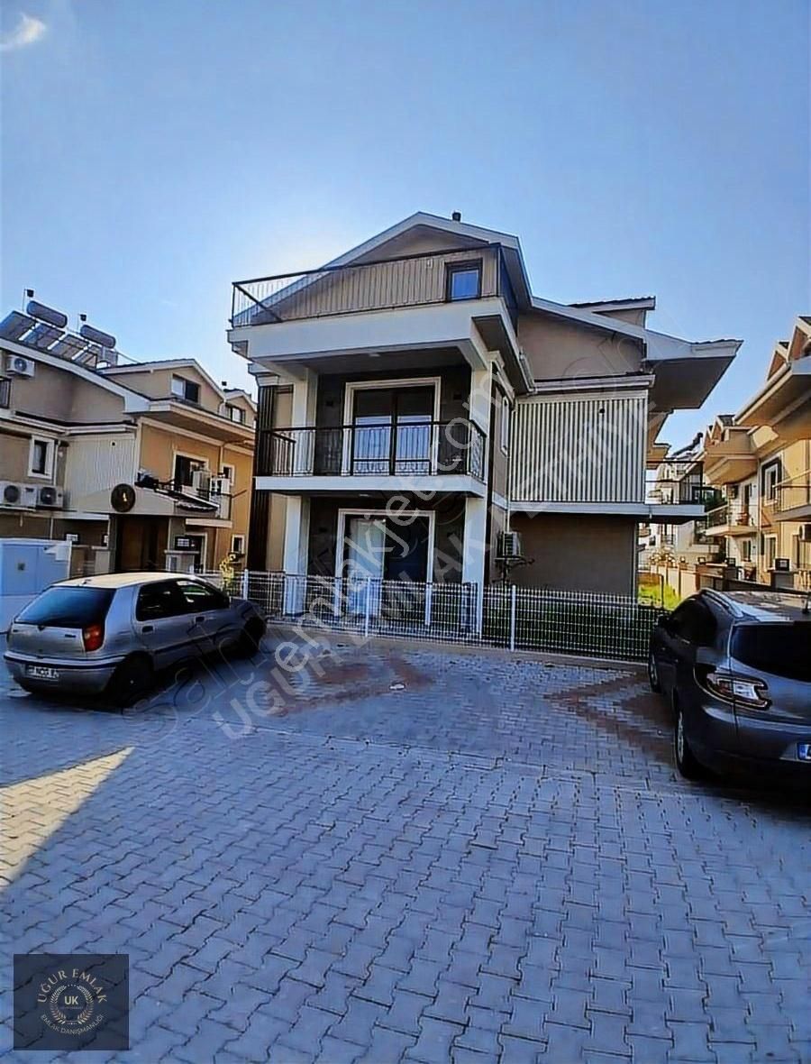 Uğur'dan Çamköyde Site İçerisinde 3+1 150 M2 Dubleks Daire