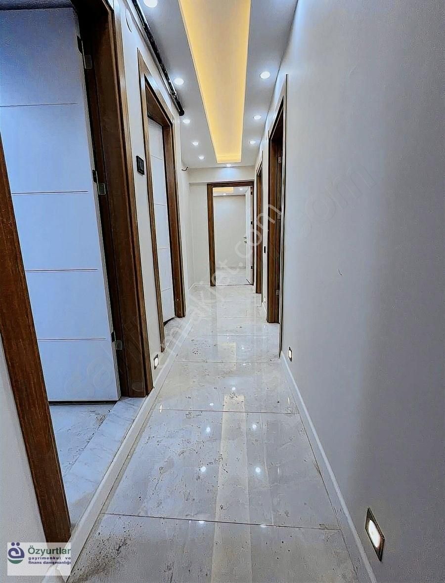 Özyurtlar'dan Akıncılar Mahallesin'de Full Tadilatlı Zemin Daire