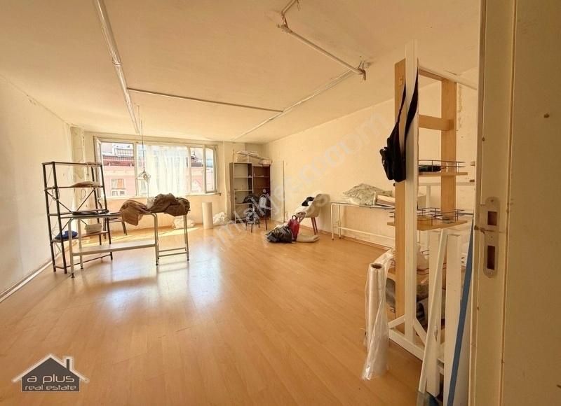 Osmanbey Samanyolu Sokakta 80 M2 Kiralık İş Yeri Fırsatı !