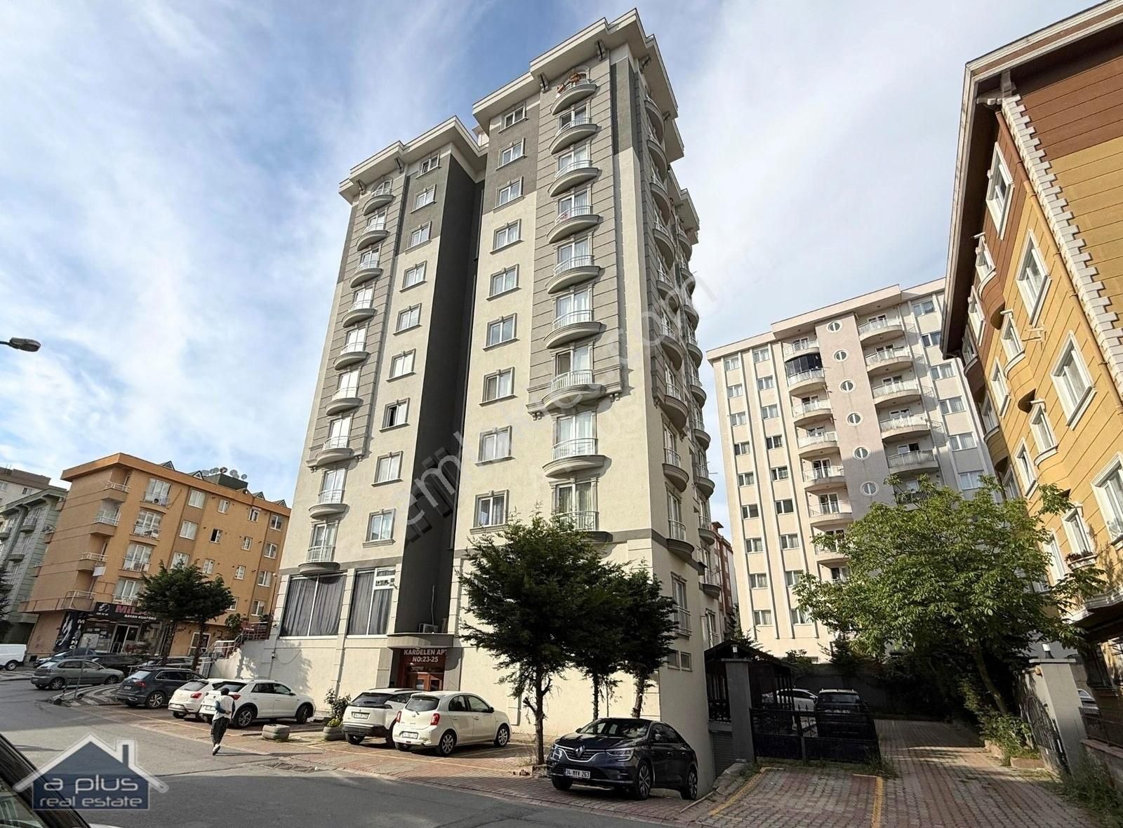 Şerifali Elalmış Caddesi'nde 4+1 Geniş Ve Ferah Satılık Daire
