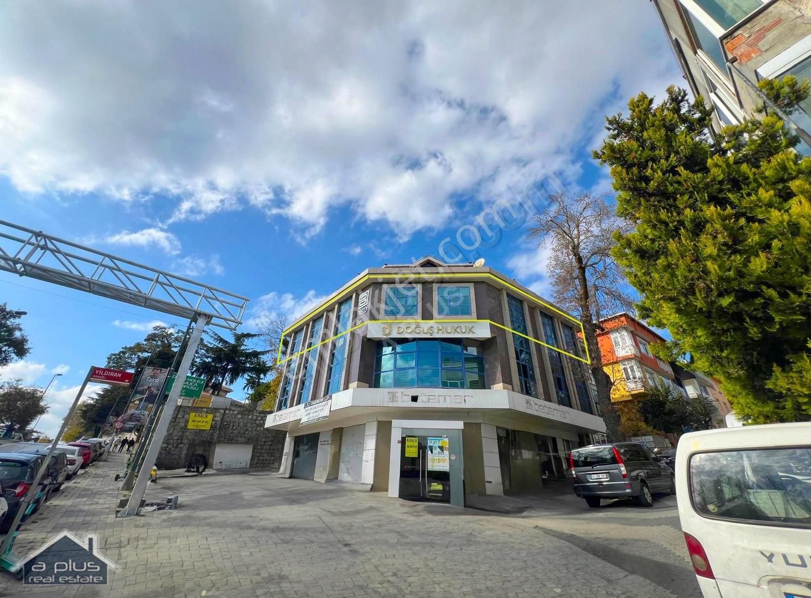 Kısıklı Çamlıca Ana Cadde Üzerinde, 300 M² Büro&ofis