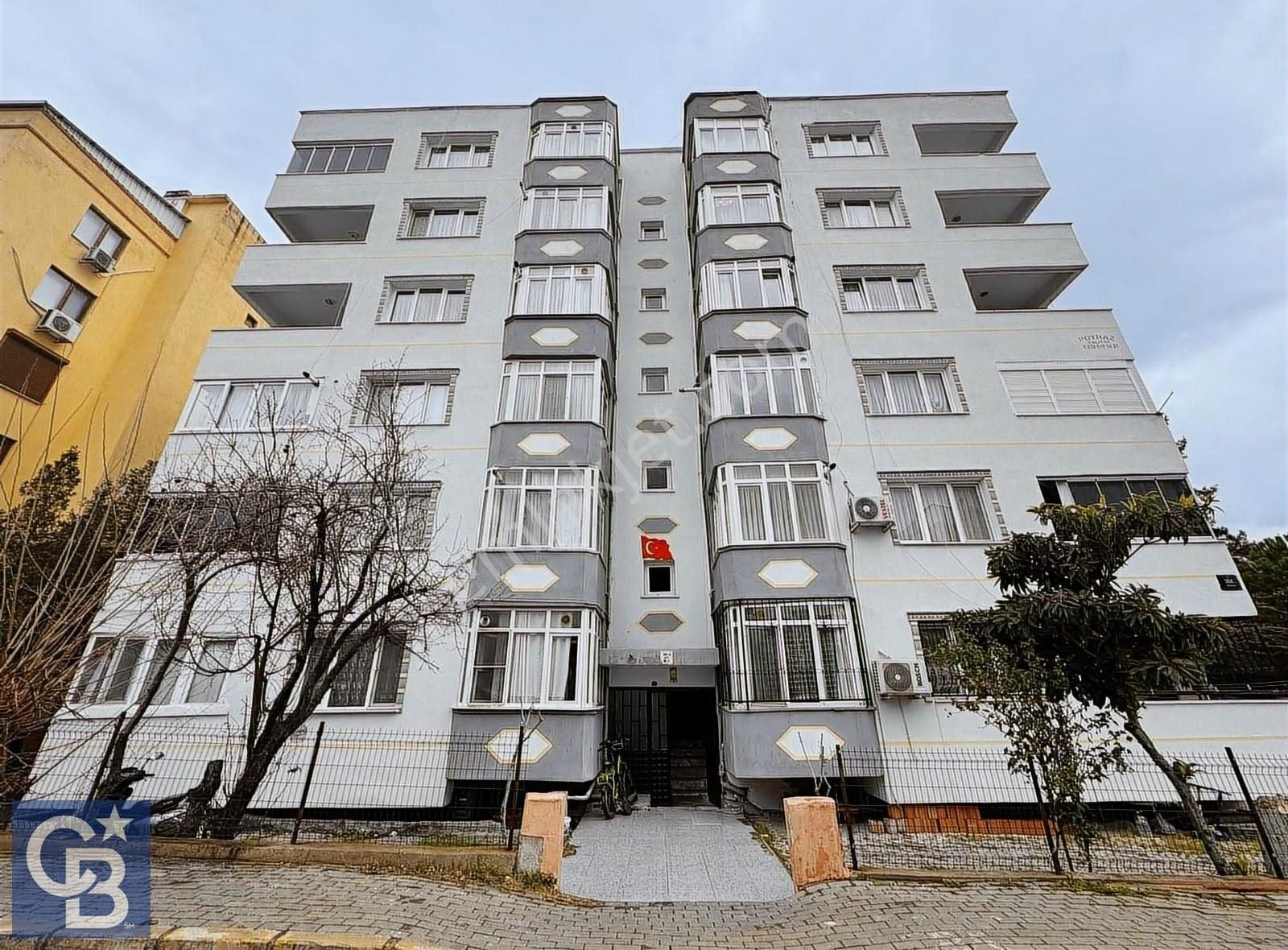 Aliağa Atatürk Mahallesi Satılık Arakat 3+1 Daire
