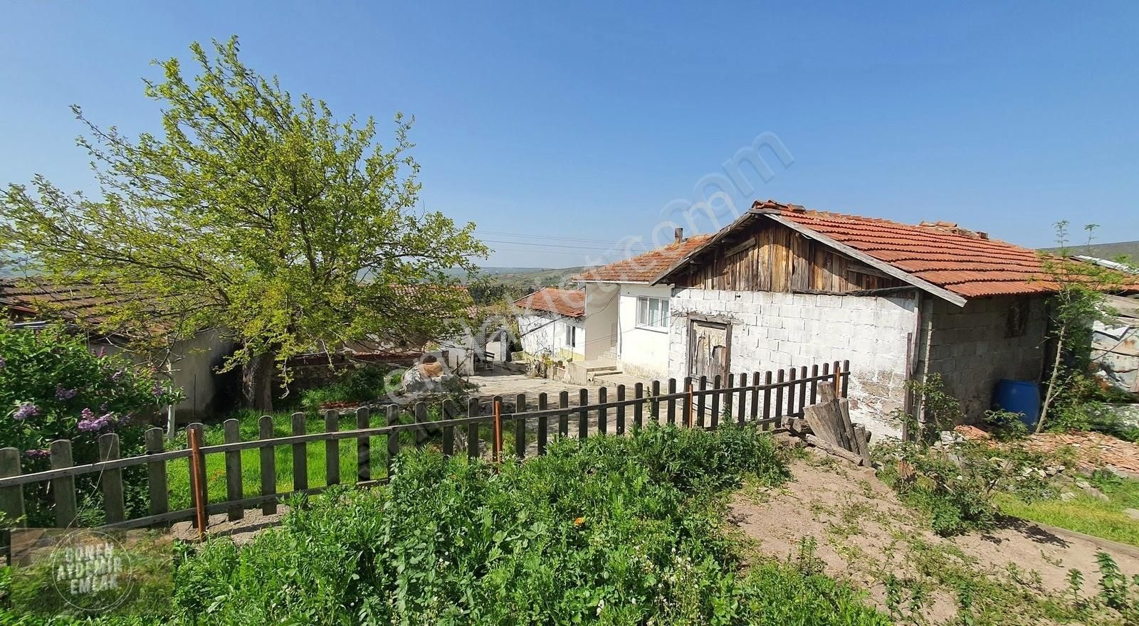 Gönen'e 10 Dk Meraya Cephe 1.120 M² Arsa İçinde 2 Adet Köy Evi
