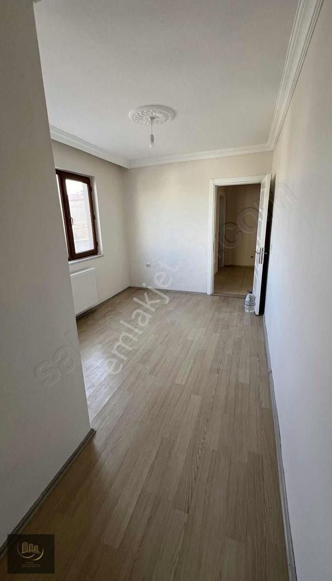 Cadde Üzerinde Geniş Asansörlü Daire !