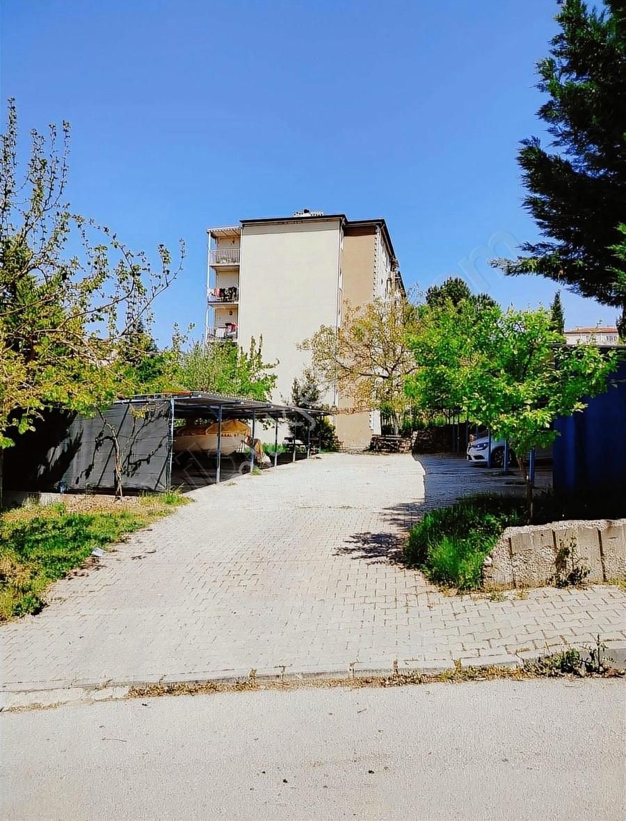 Göçmen Konutlarında İçi Sıfır Yapılı Fırsat Ara Kat Daire