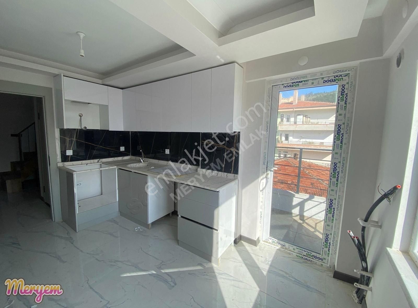 Hüseyin Gazi Yakını Full Yapılı 2+1 Dubleks Satılık Daire