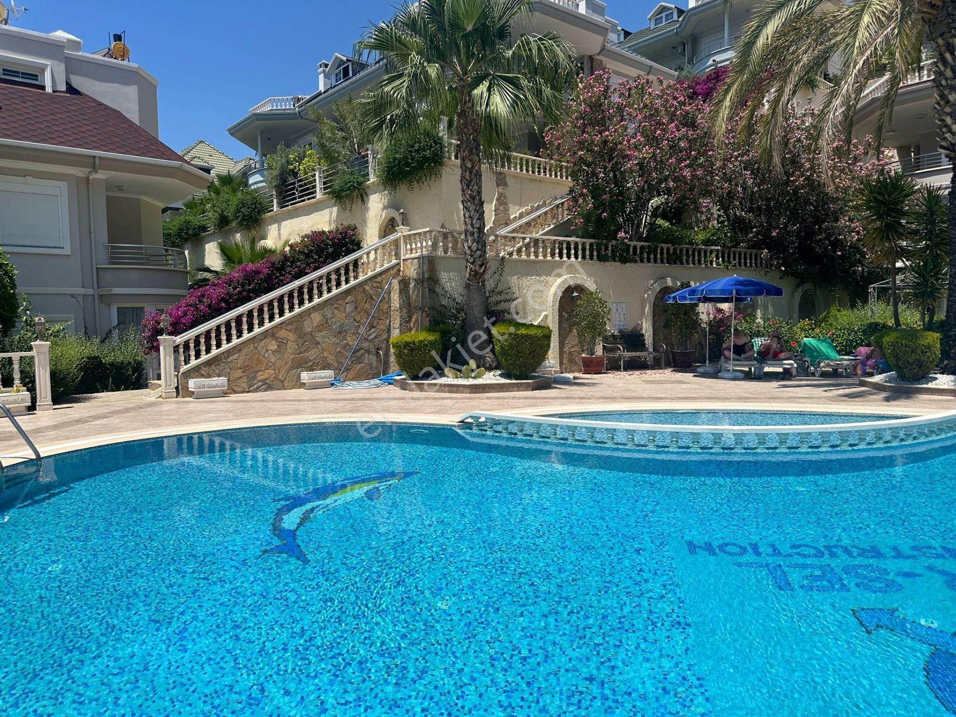 Alanya Tepe Mahallesinde 2+1 Eşyalı Satılık Muhteşem Daire
