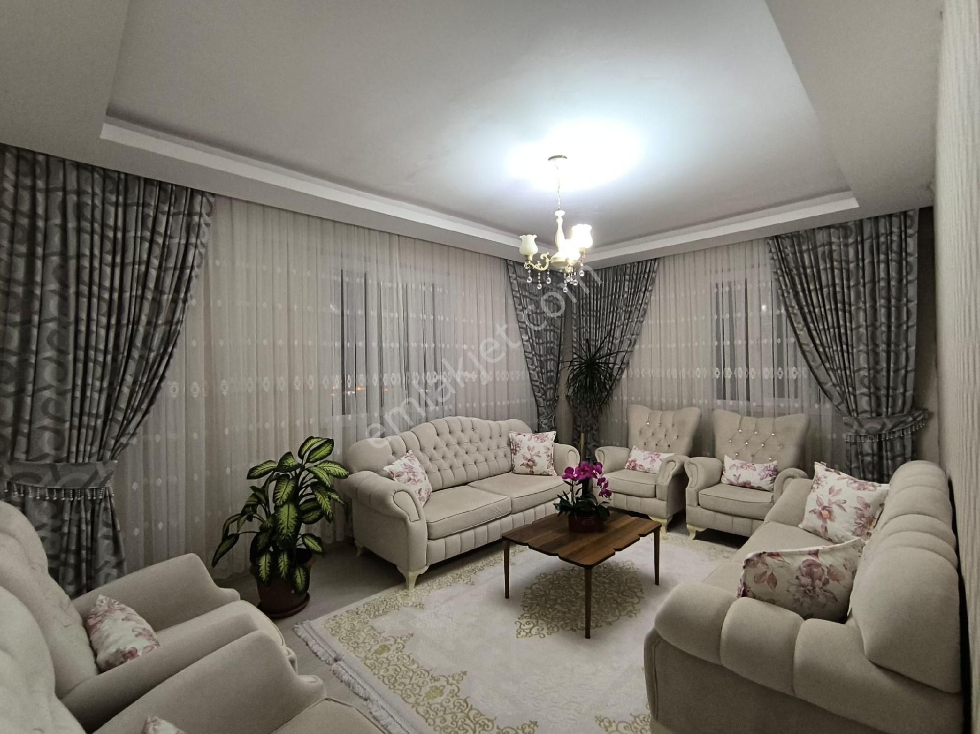 Bağcılar Ahmet Kaya Caddesinde 3+1 Full Bakımlı Uygun Fiyata Satılık Daire