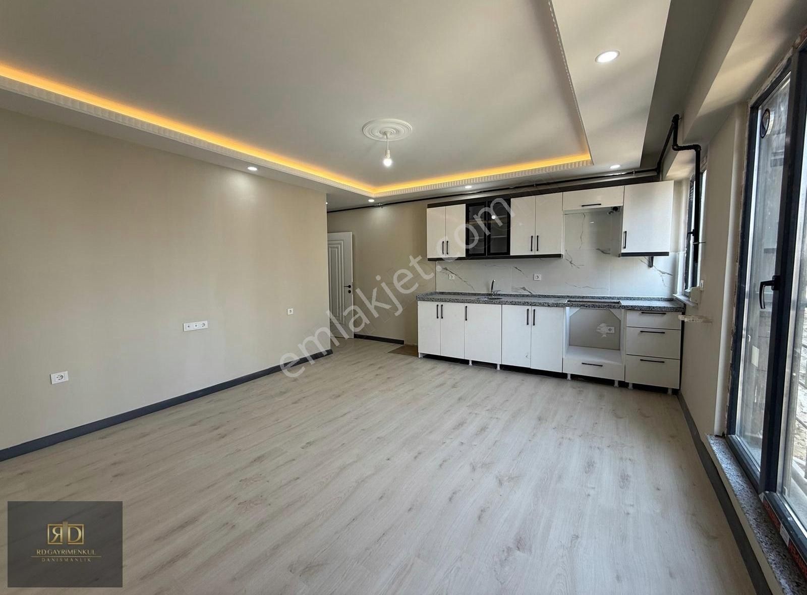 Kağıthane Gültepe Mah Satılık Daire 2+1 Açık Mutfak 80 M2