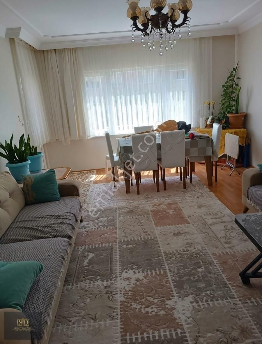 Silivri-sancaktepe'de Havuzlu Sitede İçinde 3+1 Daire 130m²